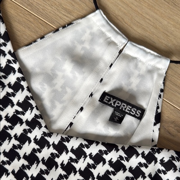 Express Houndstooth Cami Top - Picture 4 of 5